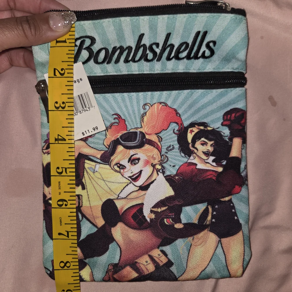 DC Comics Bombshells Crossbody Bag - Multicolor - Picture 3 of 8